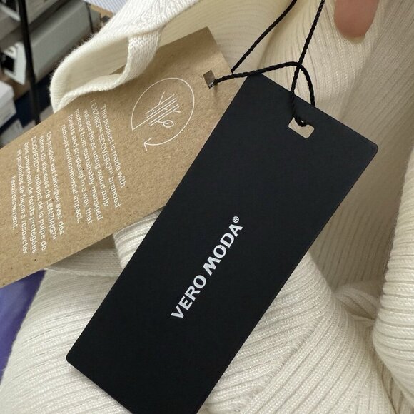 Vero Moda Women's Cream Cami Top Spaghetti Strap Tank Tee Shirt Size Large NWT - Picture 8 of 9